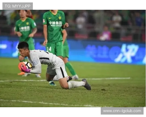 围绕常州足球比赛点球争议判罚流程与公正性成因及影响深度分析