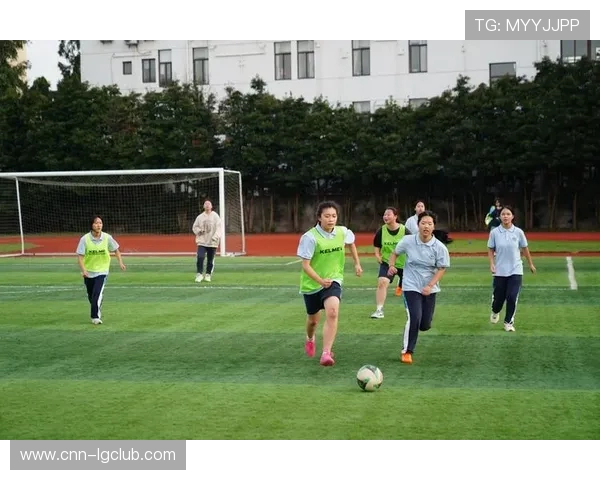 宝宝足球趣味启蒙玩具激发运动潜能陪伴快乐成长美好时光伴你同行